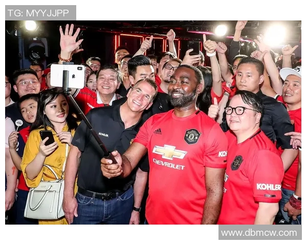 比伯与足球明星亲密合影引发粉丝热议共同庆祝运动与音乐的完美结合