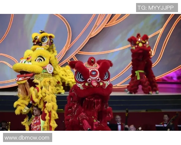 足球明星与舞狮文化的完美结合高清图片展现传统与现代的精彩瞬间